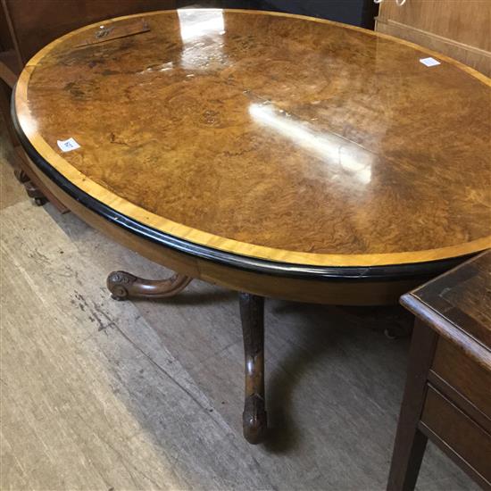 Victorian walnut oval loo table